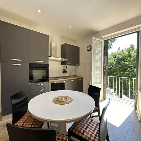 Borgo Verde-5 Minutes From The Station Apartment *