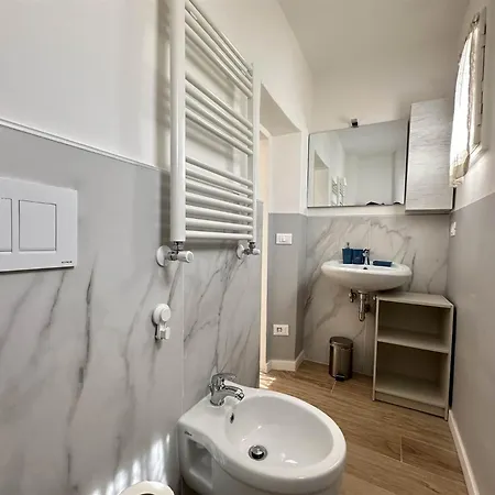 Borgo Verde-5 Minutes From The Station Apartment
