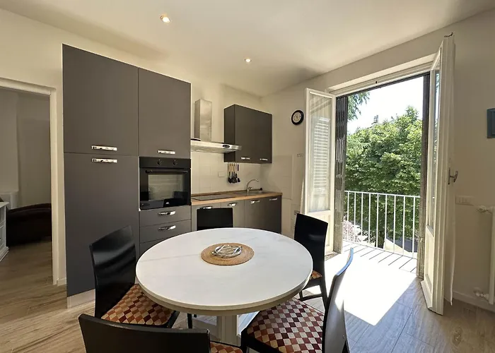 Borgo Verde-5 Minutes From The Station Lejlighed *