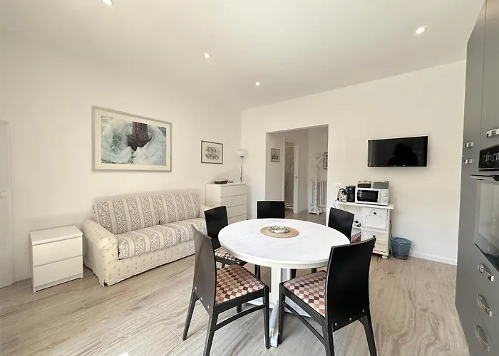 Borgo Verde-5 Minutes From The Station Lejlighed